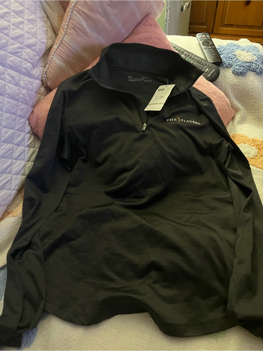 Under Armour Women's Black sPullover with Small Logo